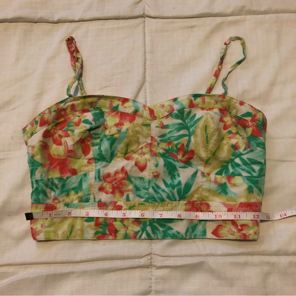 3/20$ American Eagle Outfitters - Floral Crop Top - Picture 3 of 8